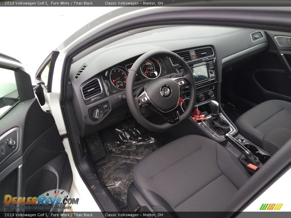 Titan Black Interior - 2019 Volkswagen Golf S Photo #4