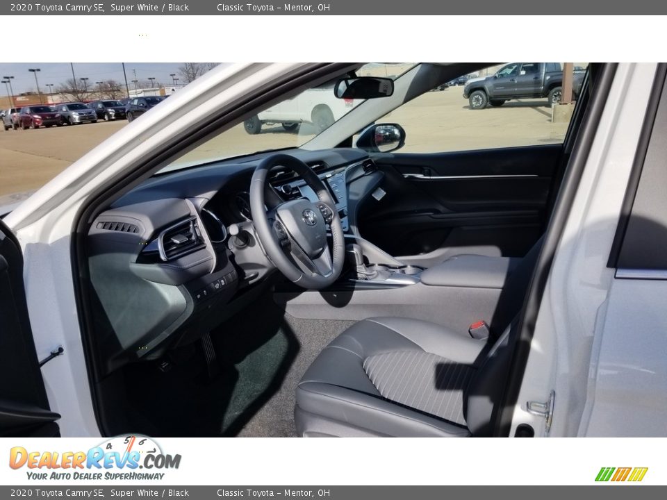 2020 Toyota Camry SE Super White / Black Photo #2