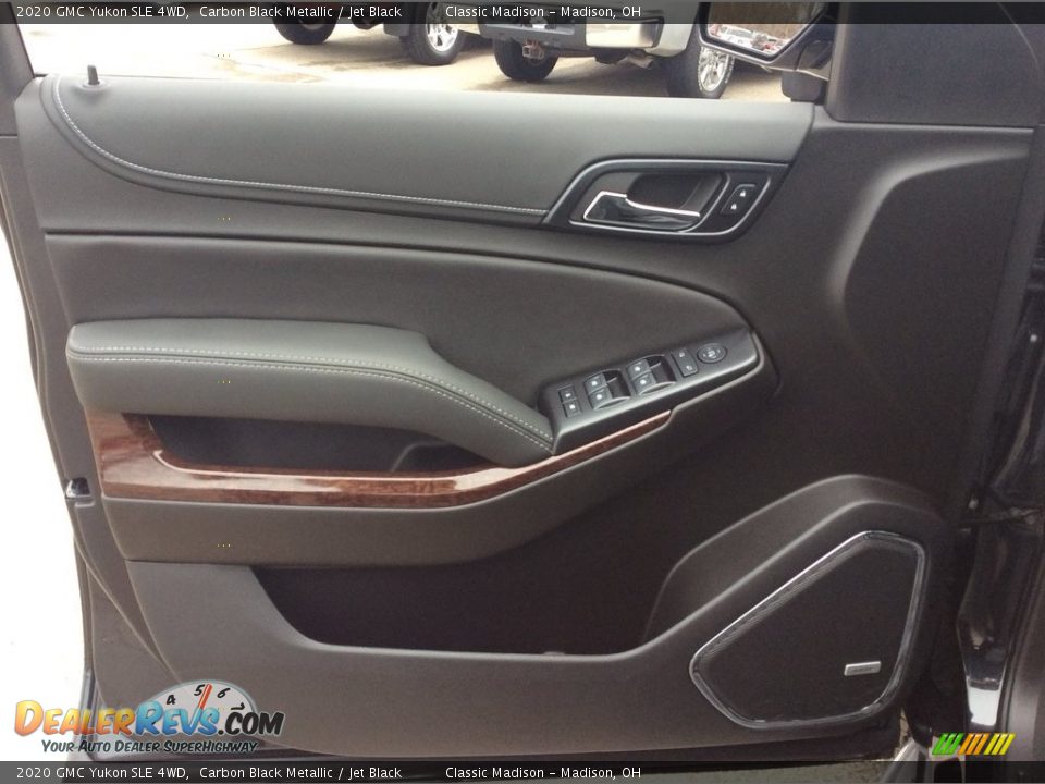 Door Panel of 2020 GMC Yukon SLE 4WD Photo #10