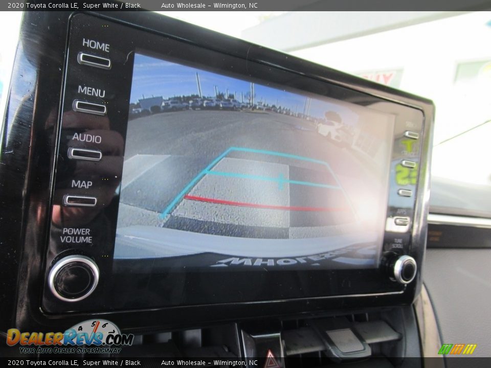 2020 Toyota Corolla LE Super White / Black Photo #18