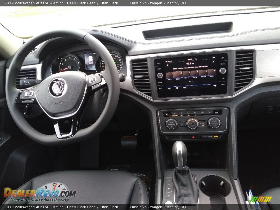 2019 Volkswagen Atlas SE 4Motion Deep Black Pearl / Titan Black Photo #4