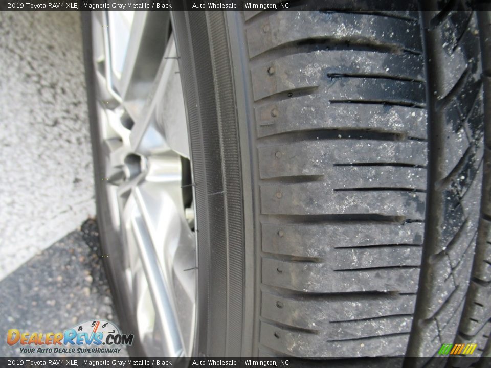 2019 Toyota RAV4 XLE Magnetic Gray Metallic / Black Photo #8