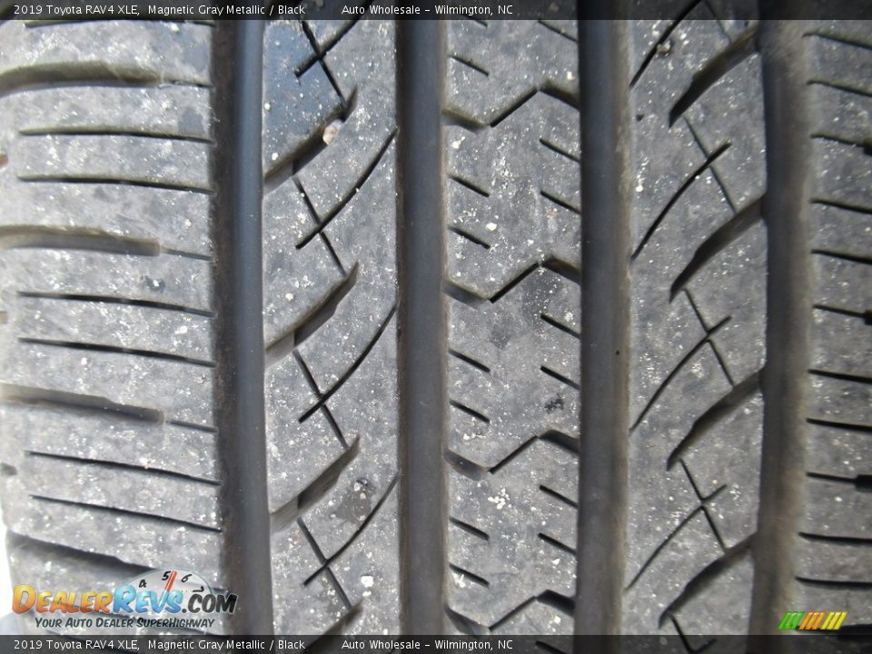 2019 Toyota RAV4 XLE Magnetic Gray Metallic / Black Photo #9