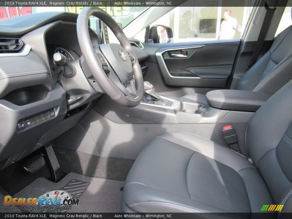 2019 Toyota RAV4 XLE Magnetic Gray Metallic / Black Photo #10
