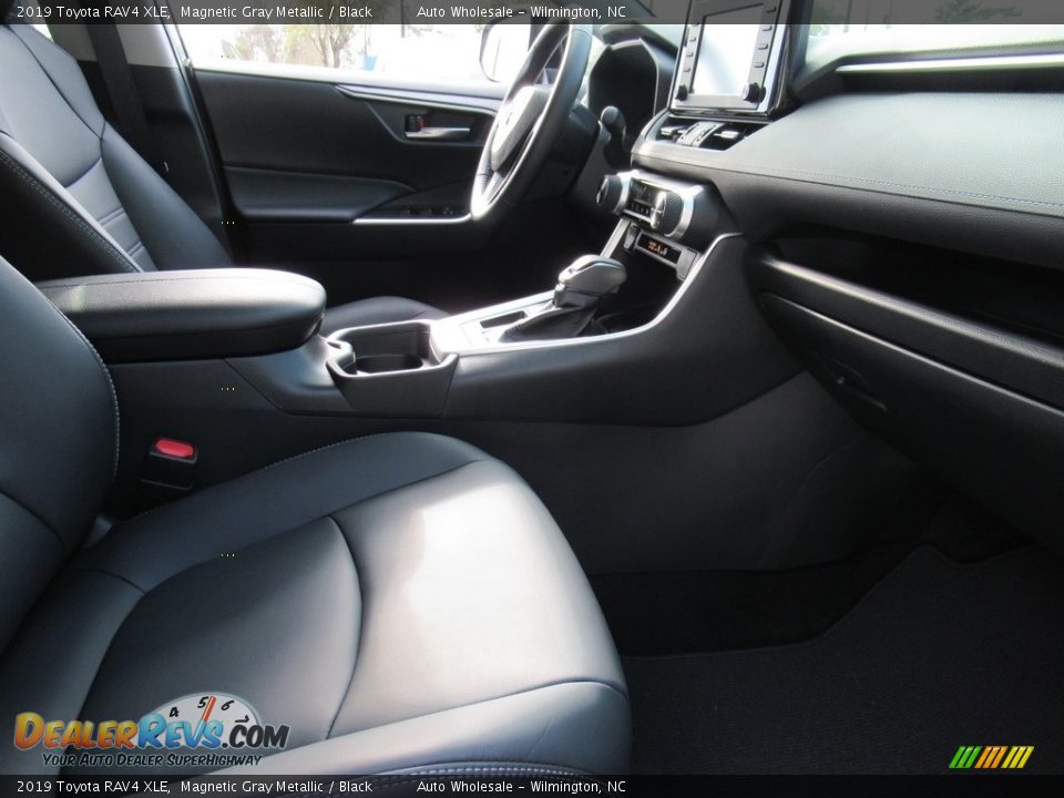 2019 Toyota RAV4 XLE Magnetic Gray Metallic / Black Photo #12