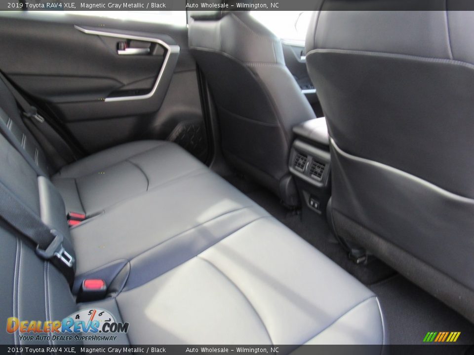 2019 Toyota RAV4 XLE Magnetic Gray Metallic / Black Photo #13