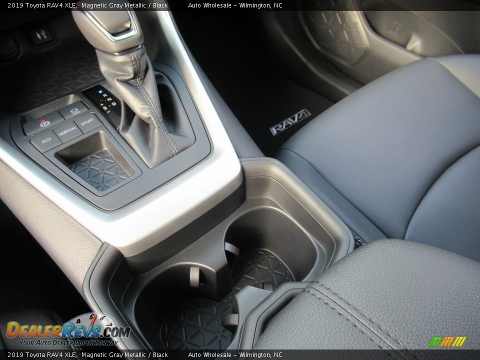 2019 Toyota RAV4 XLE Magnetic Gray Metallic / Black Photo #19
