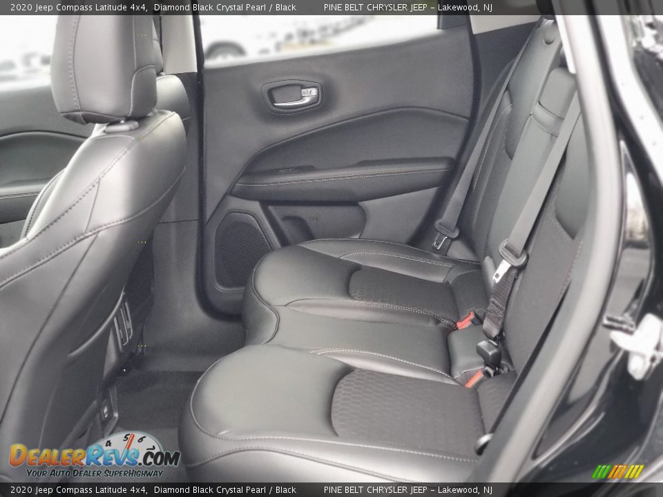 2020 Jeep Compass Latitude 4x4 Diamond Black Crystal Pearl / Black Photo #6