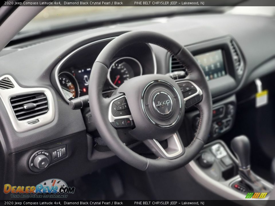 2020 Jeep Compass Latitude 4x4 Diamond Black Crystal Pearl / Black Photo #7