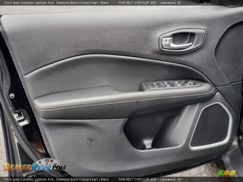 2020 Jeep Compass Latitude 4x4 Diamond Black Crystal Pearl / Black Photo #8