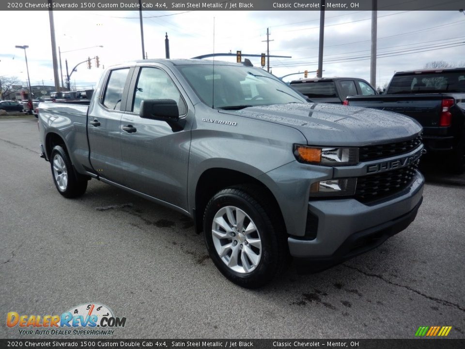 Front 3/4 View of 2020 Chevrolet Silverado 1500 Custom Double Cab 4x4 Photo #3