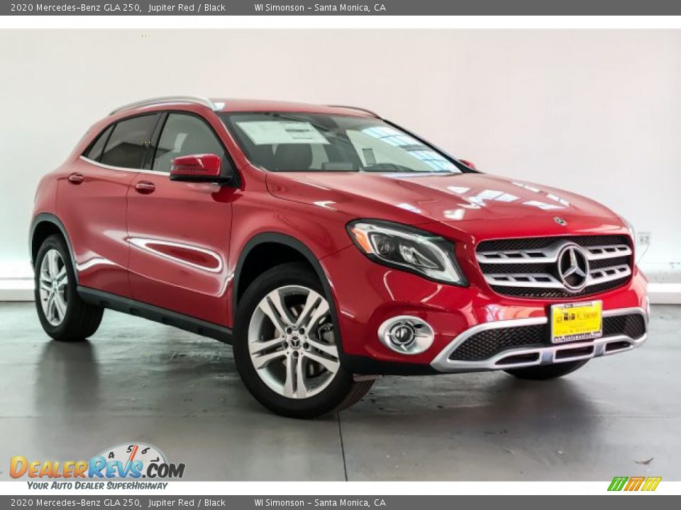Front 3/4 View of 2020 Mercedes-Benz GLA 250 Photo #12