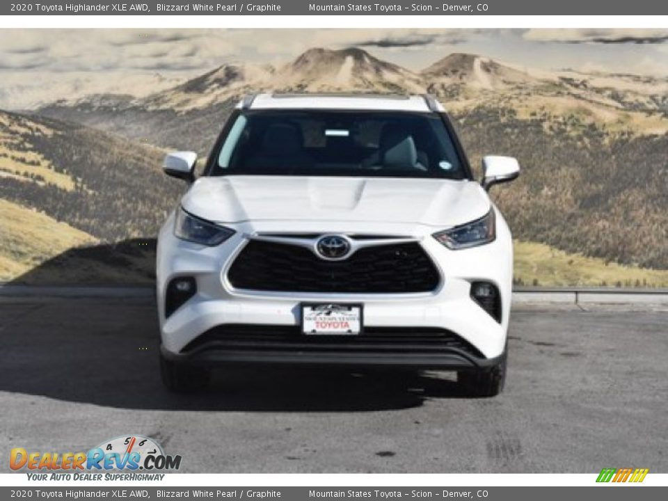 2020 Toyota Highlander XLE AWD Blizzard White Pearl / Graphite Photo #2