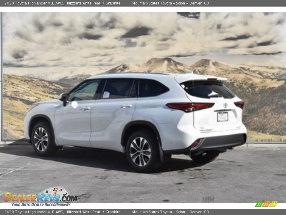 2020 Toyota Highlander XLE AWD Blizzard White Pearl / Graphite Photo #3