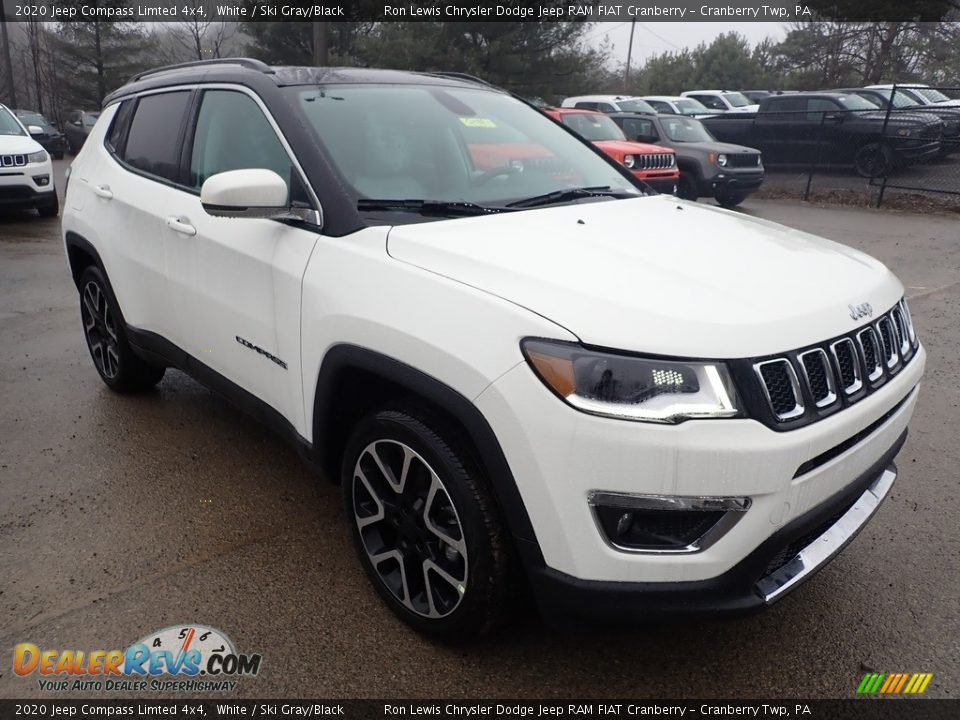 Front 3/4 View of 2020 Jeep Compass Limted 4x4 Photo #7