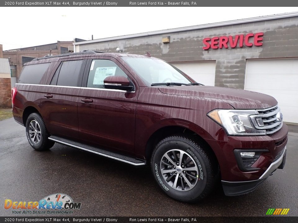 Front 3/4 View of 2020 Ford Expedition XLT Max 4x4 Photo #9