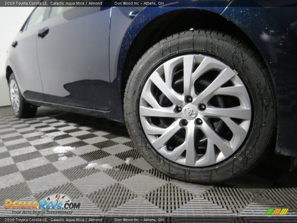 2019 Toyota Corolla LE Galactic Aqua Mica / Almond Photo #3