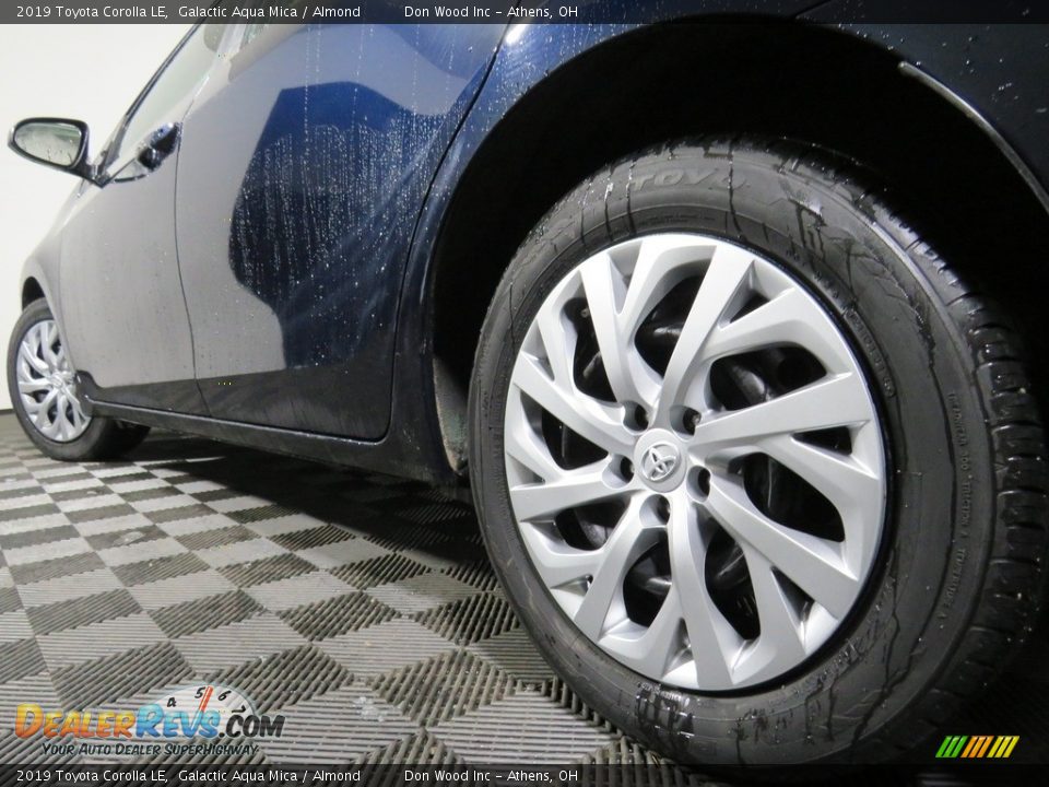 2019 Toyota Corolla LE Galactic Aqua Mica / Almond Photo #10