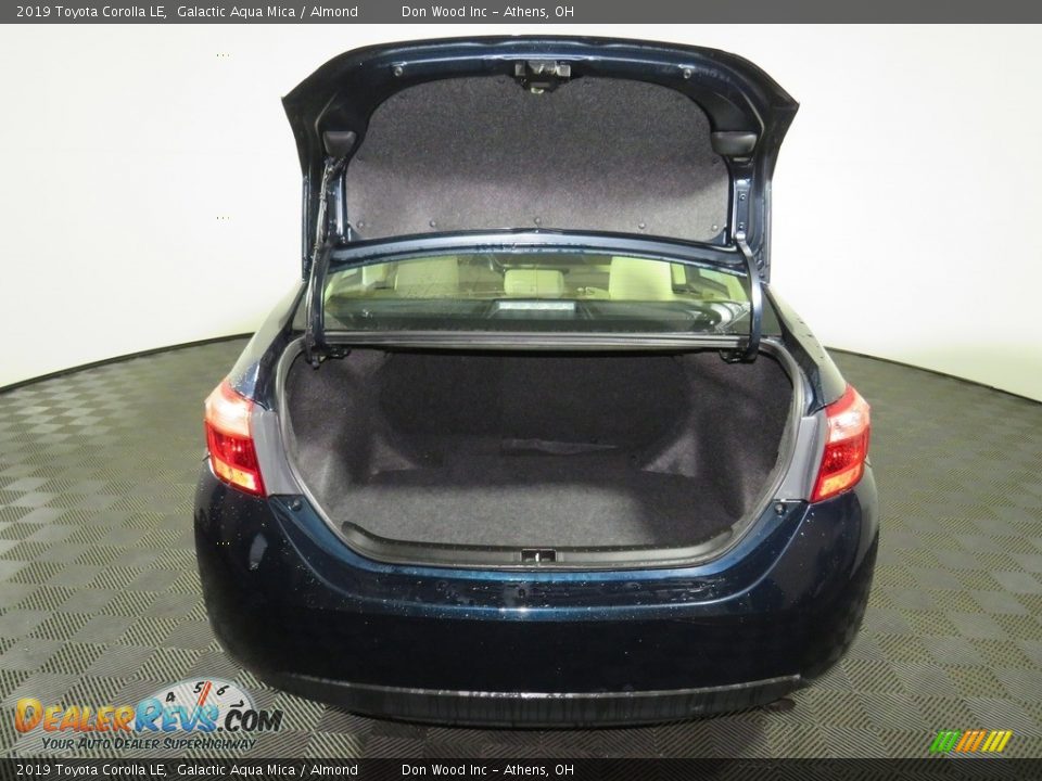 2019 Toyota Corolla LE Galactic Aqua Mica / Almond Photo #12
