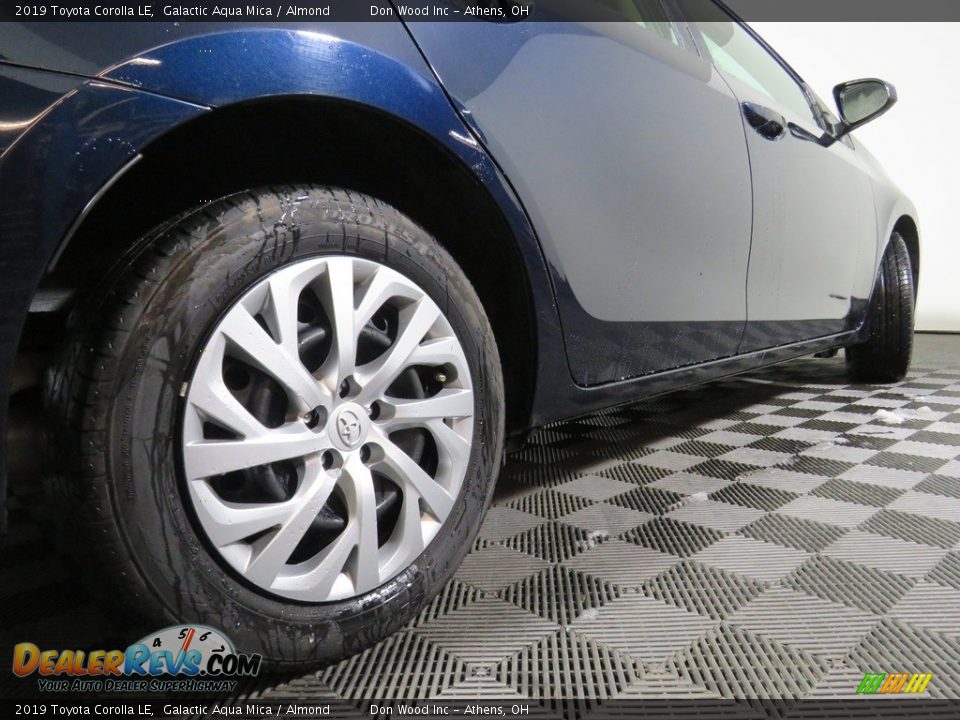 2019 Toyota Corolla LE Galactic Aqua Mica / Almond Photo #15