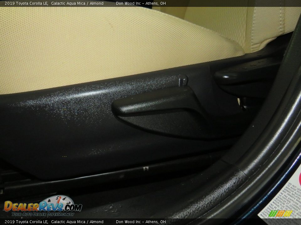 2019 Toyota Corolla LE Galactic Aqua Mica / Almond Photo #17