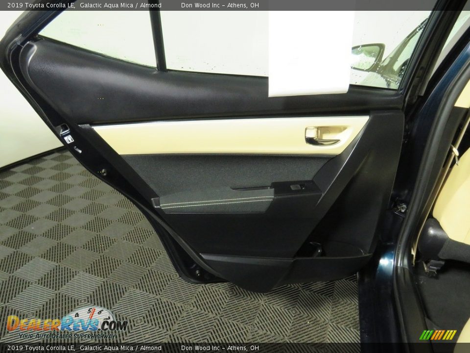2019 Toyota Corolla LE Galactic Aqua Mica / Almond Photo #20