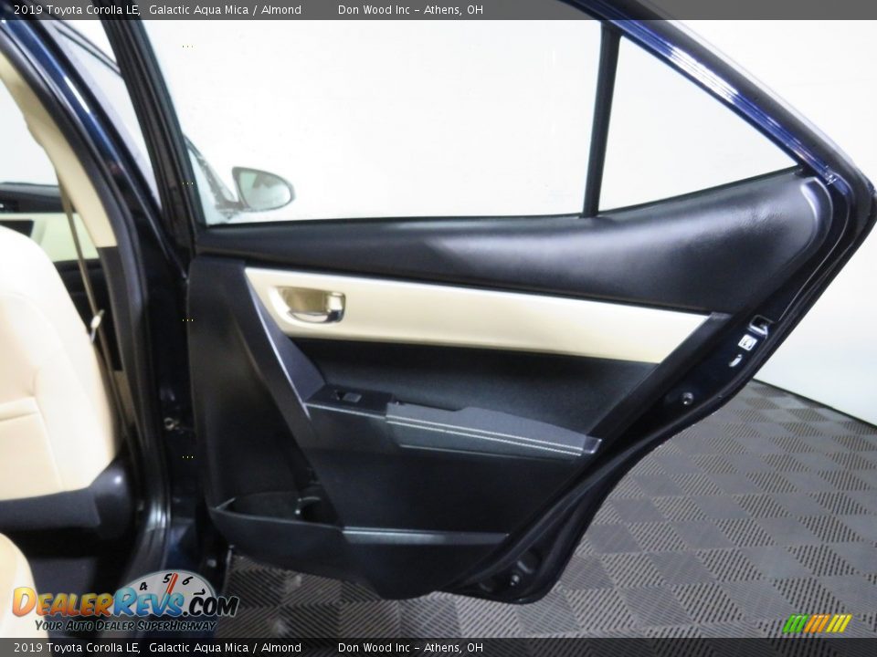 2019 Toyota Corolla LE Galactic Aqua Mica / Almond Photo #22