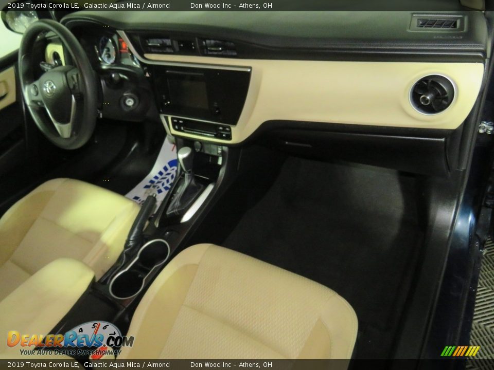 2019 Toyota Corolla LE Galactic Aqua Mica / Almond Photo #26