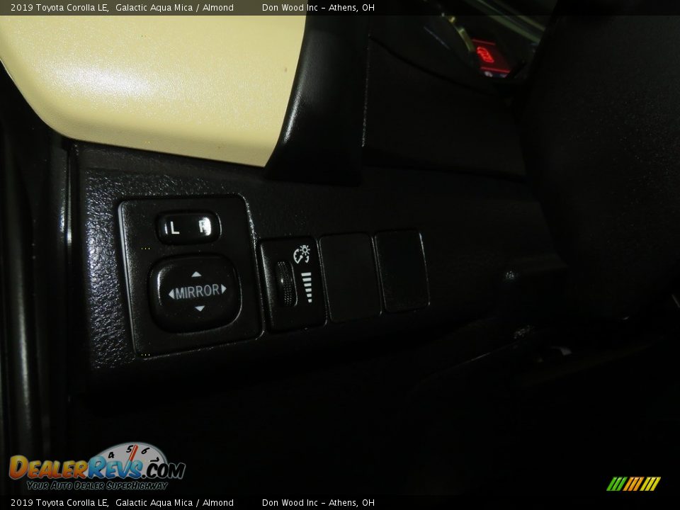 2019 Toyota Corolla LE Galactic Aqua Mica / Almond Photo #31