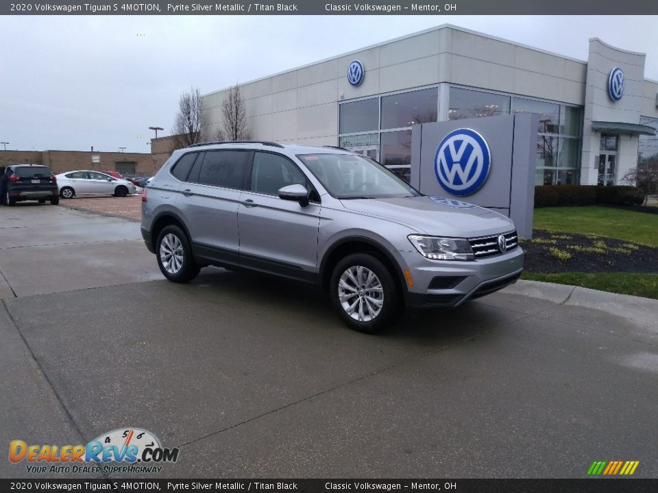 Front 3/4 View of 2020 Volkswagen Tiguan S 4MOTION Photo #2