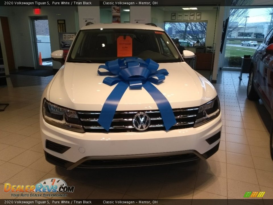 2020 Volkswagen Tiguan S Pure White / Titan Black Photo #1