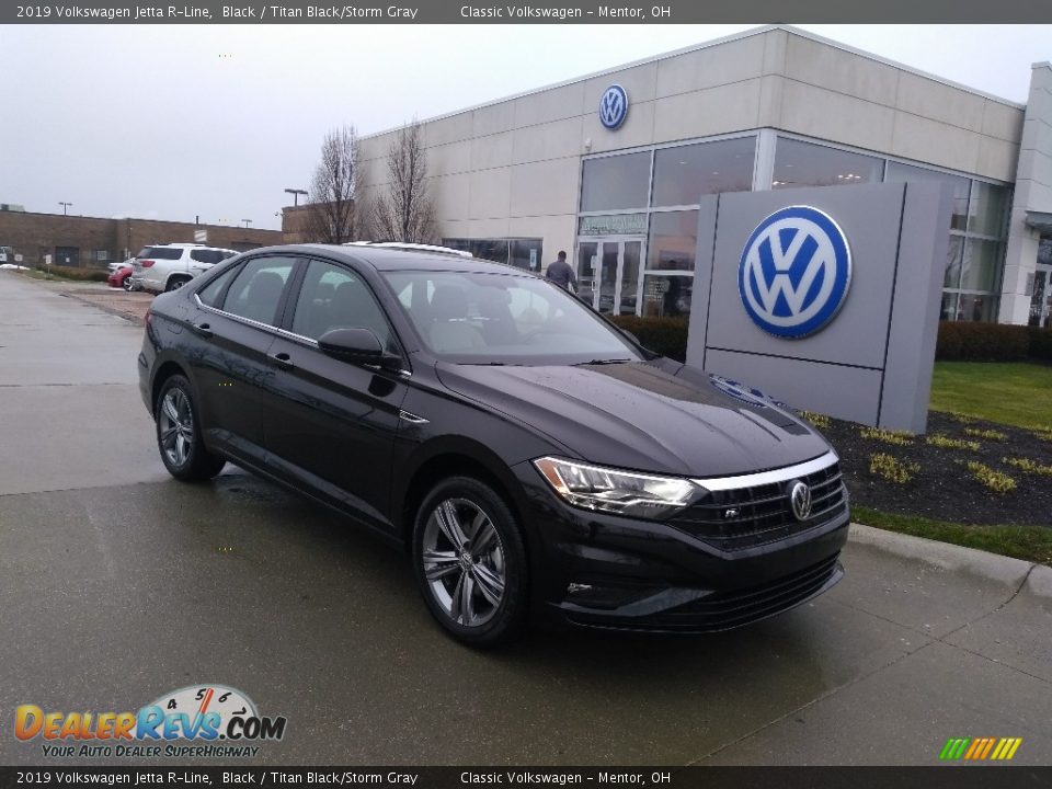 Front 3/4 View of 2019 Volkswagen Jetta R-Line Photo #2