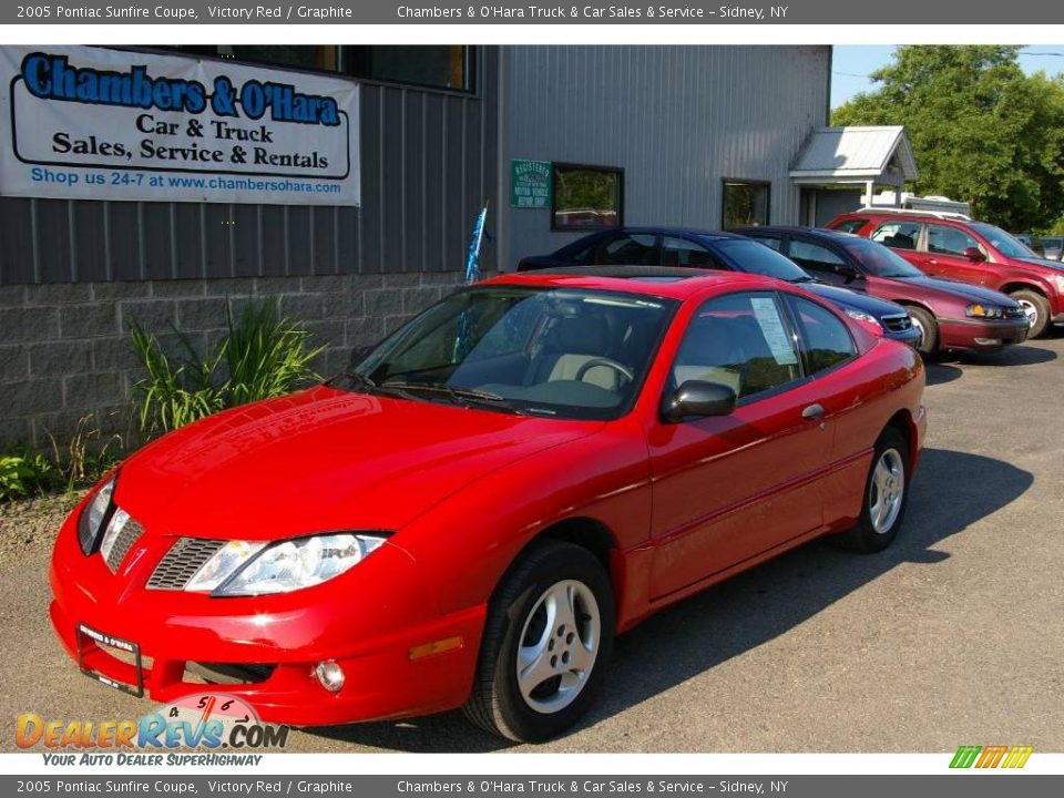 2005 Pontiac Sunfire Coupe Victory Red / Graphite Photo #1