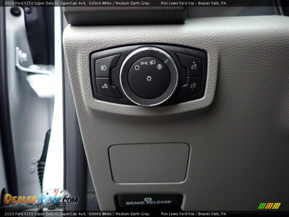 Controls of 2020 Ford F250 Super Duty XL SuperCab 4x4 Photo #11