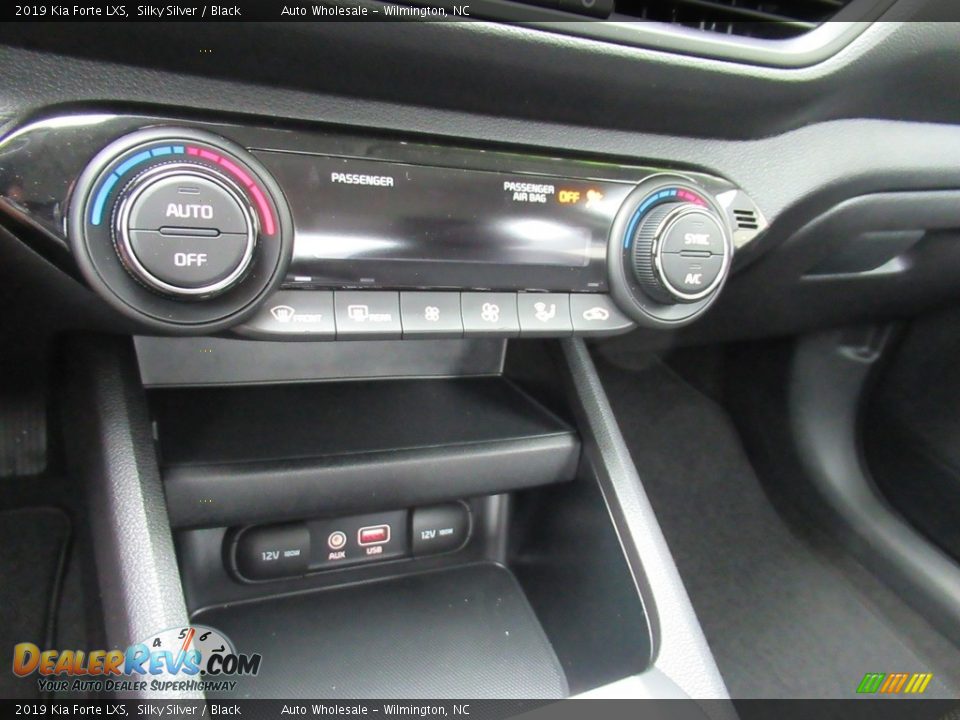 2019 Kia Forte LXS Silky Silver / Black Photo #19