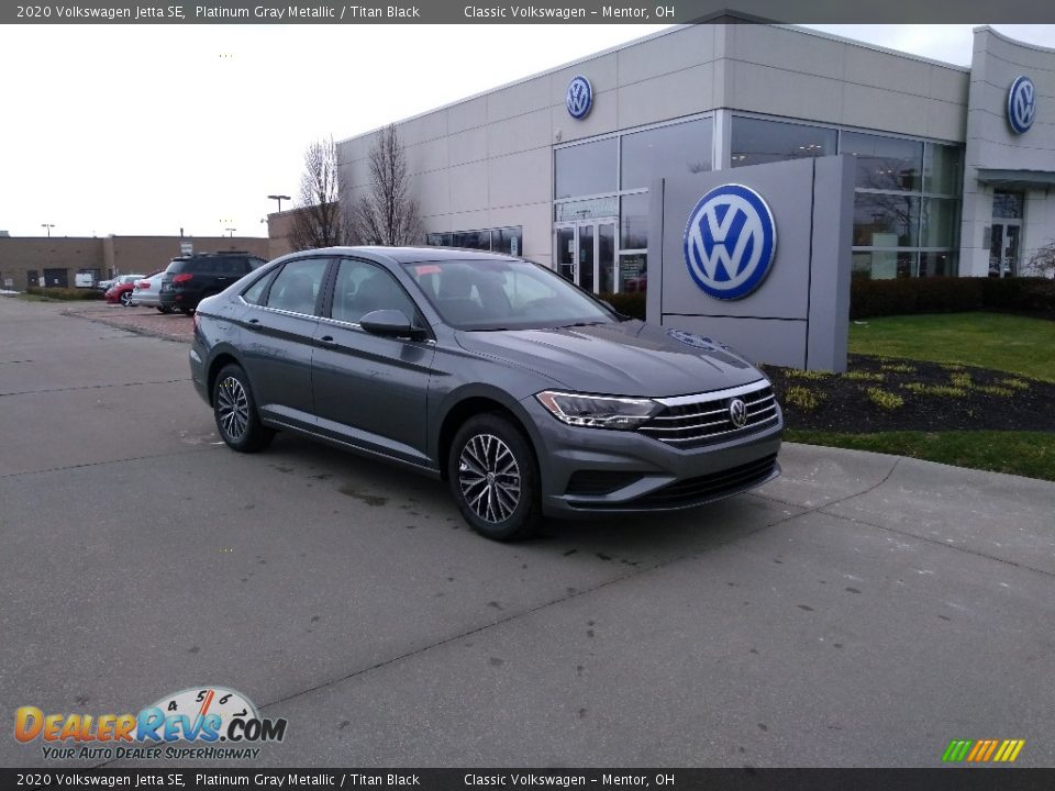 Front 3/4 View of 2020 Volkswagen Jetta SE Photo #2