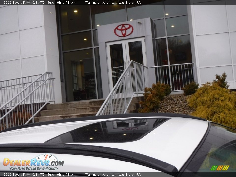2019 Toyota RAV4 XLE AWD Super White / Black Photo #4
