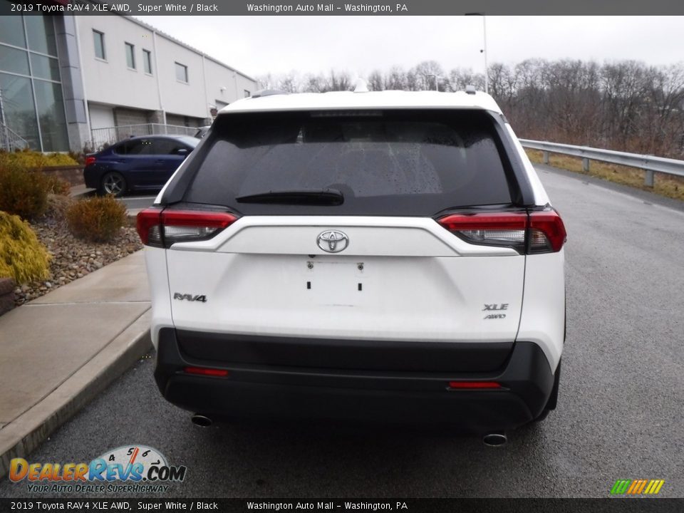 2019 Toyota RAV4 XLE AWD Super White / Black Photo #8