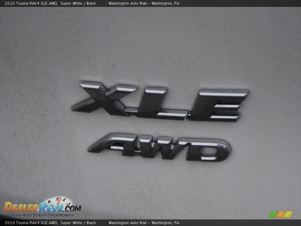 2019 Toyota RAV4 XLE AWD Super White / Black Photo #10