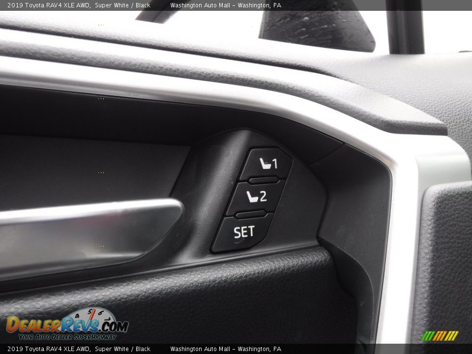 2019 Toyota RAV4 XLE AWD Super White / Black Photo #14