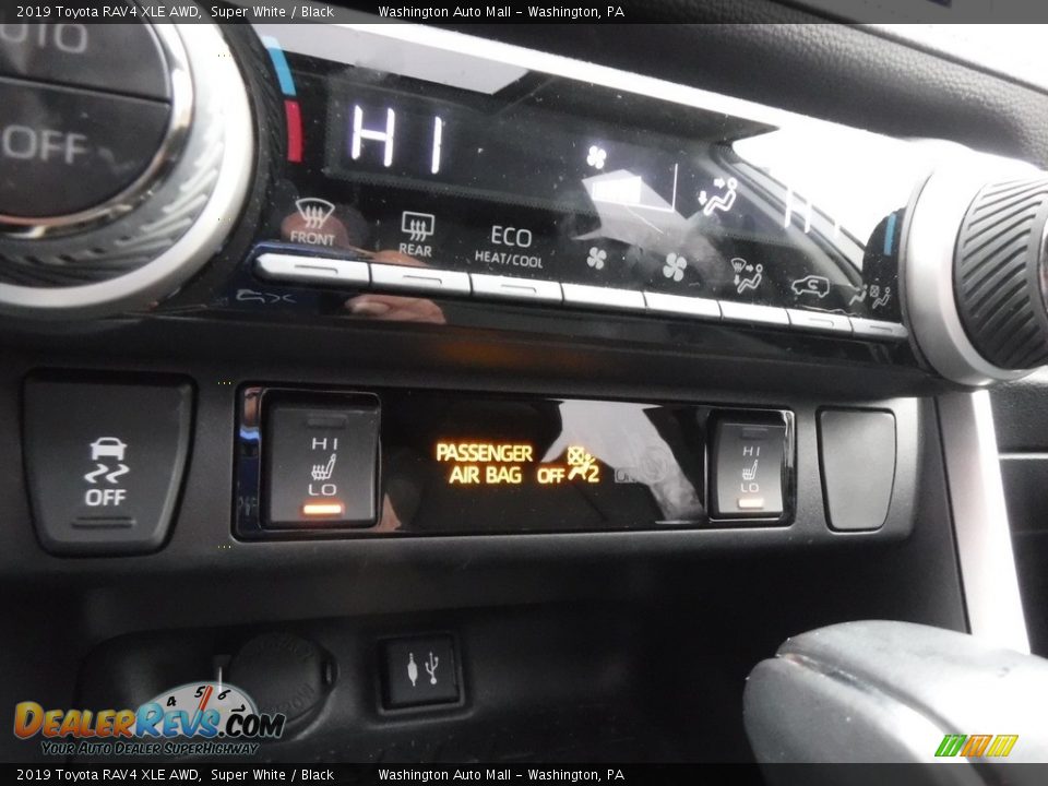 2019 Toyota RAV4 XLE AWD Super White / Black Photo #18