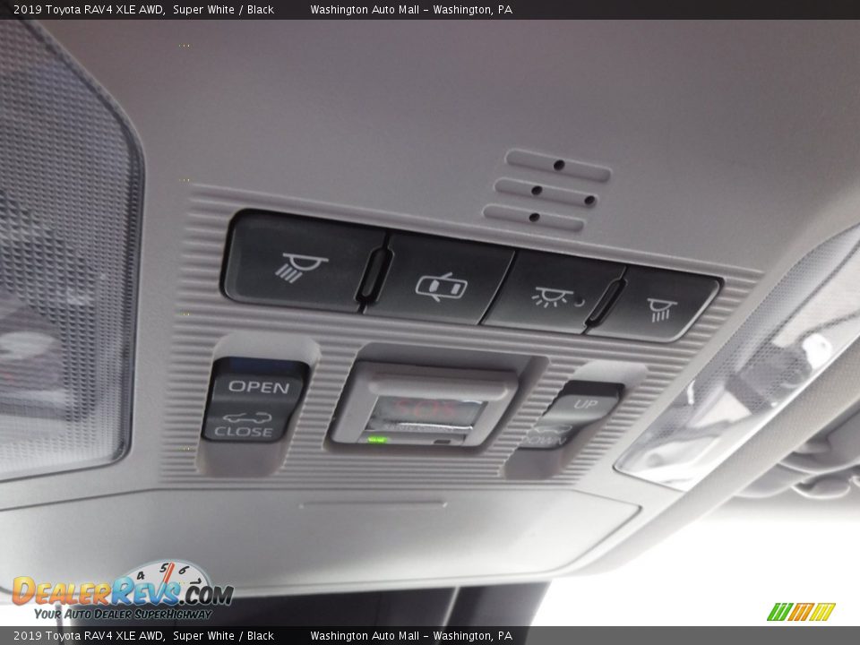 2019 Toyota RAV4 XLE AWD Super White / Black Photo #25