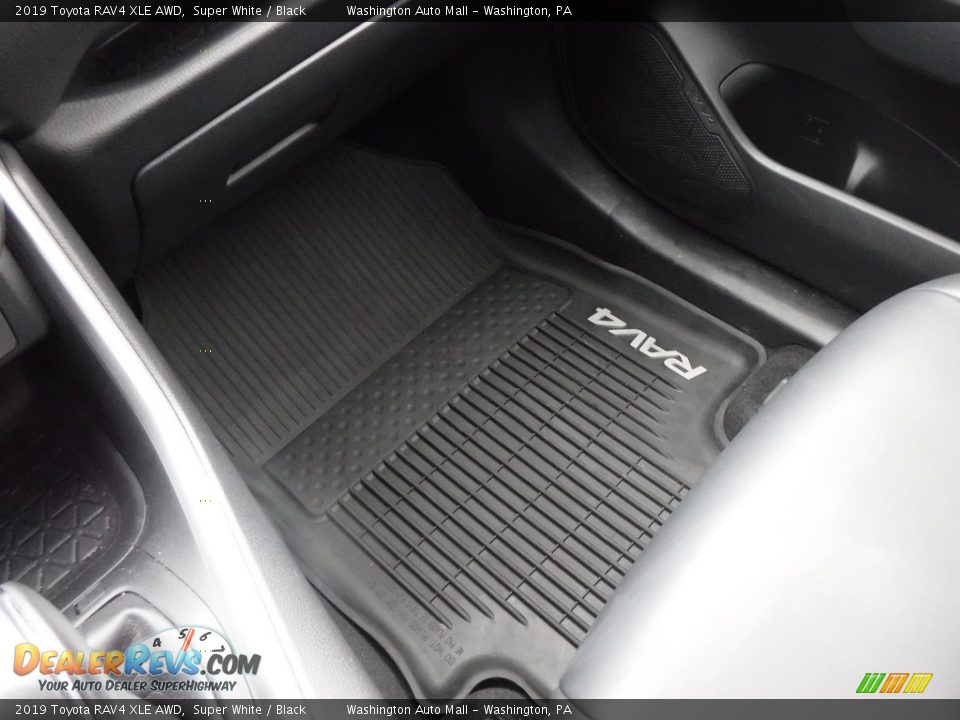 2019 Toyota RAV4 XLE AWD Super White / Black Photo #29