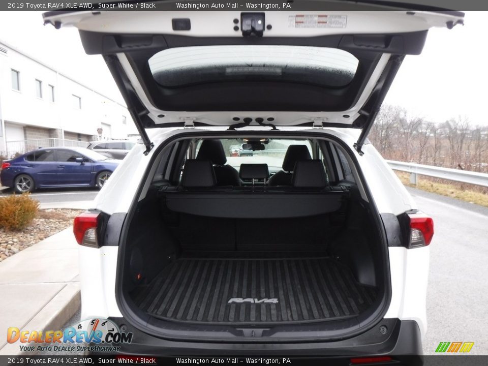 2019 Toyota RAV4 XLE AWD Super White / Black Photo #31