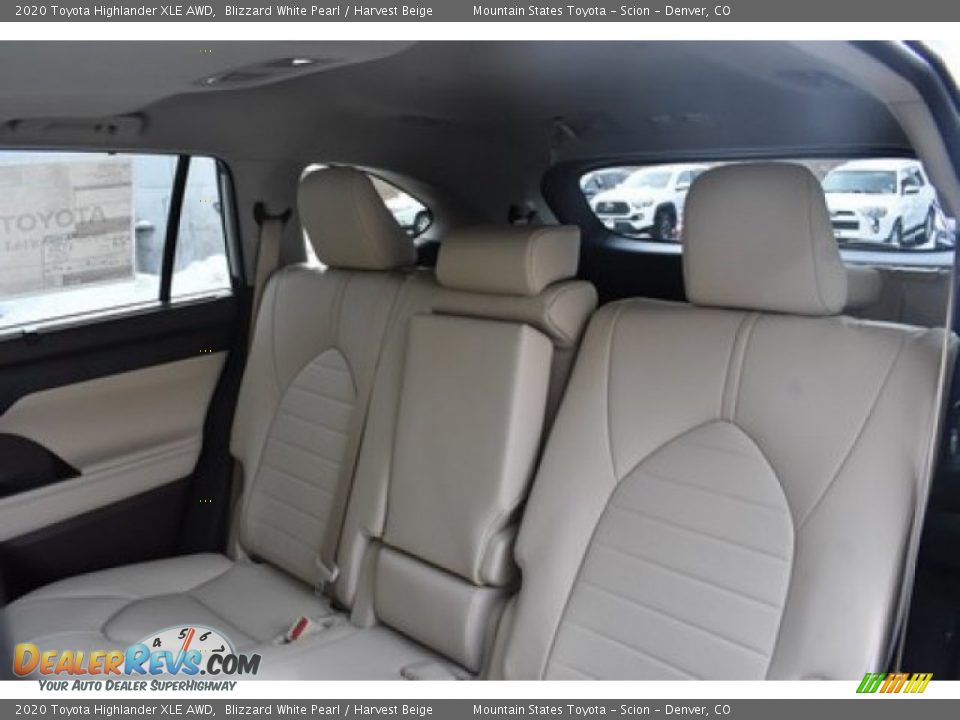 2020 Toyota Highlander XLE AWD Blizzard White Pearl / Harvest Beige Photo #10