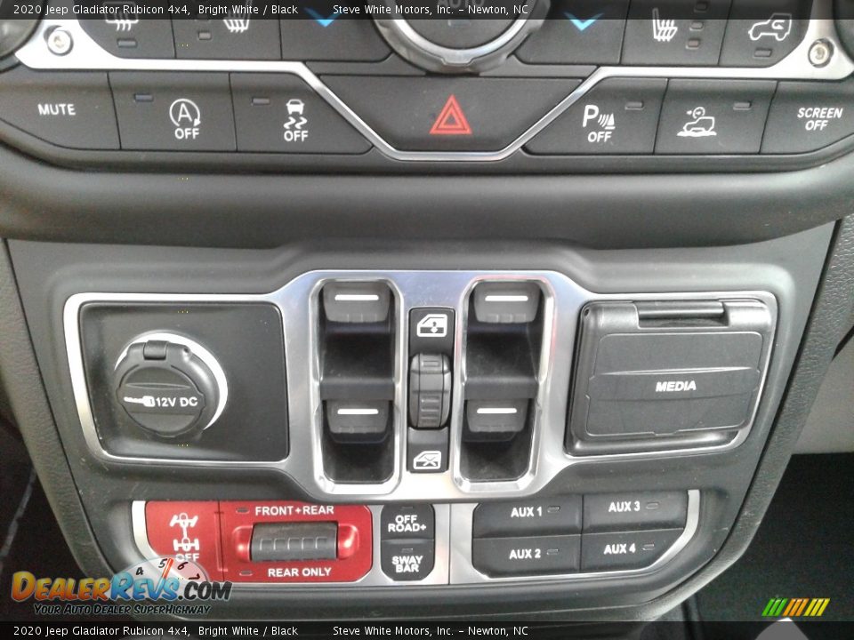 Controls of 2020 Jeep Gladiator Rubicon 4x4 Photo #30