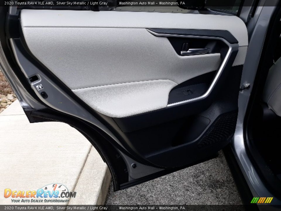 2020 Toyota RAV4 XLE AWD Silver Sky Metallic / Light Gray Photo #32