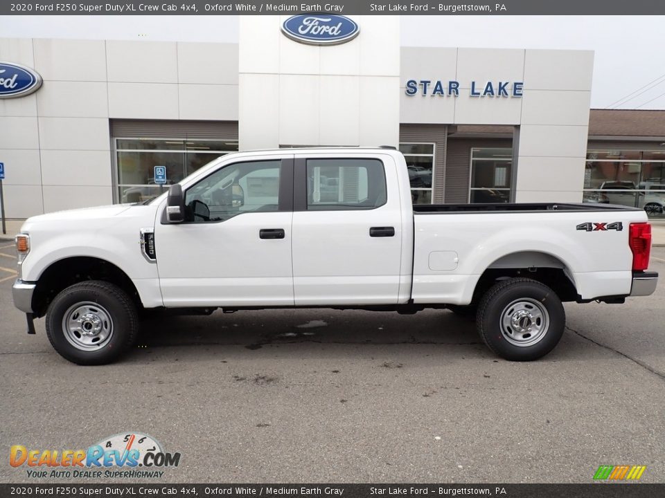 2020 Ford F250 Super Duty XL Crew Cab 4x4 Oxford White / Medium Earth Gray Photo #2