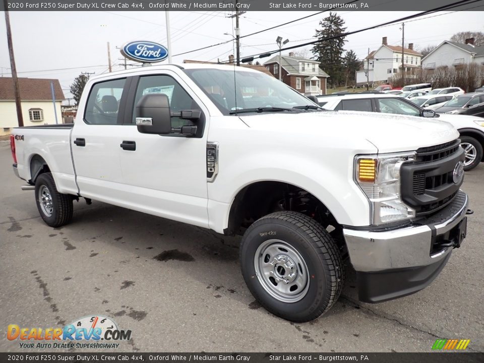 Front 3/4 View of 2020 Ford F250 Super Duty XL Crew Cab 4x4 Photo #8
