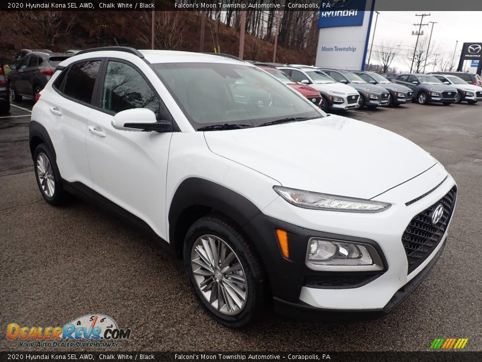 Front 3/4 View of 2020 Hyundai Kona SEL AWD Photo #3